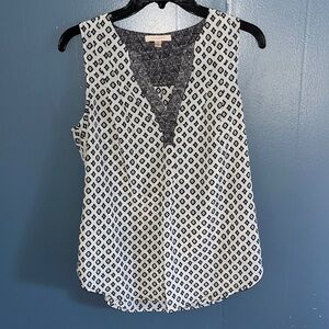 ☁️Skies are Blue Cut Off Blouse•8•Black & White